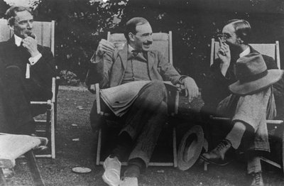 Bertrand Russell, J. M. Keynes e Lytton Strachey, c.1917 da English Photographer